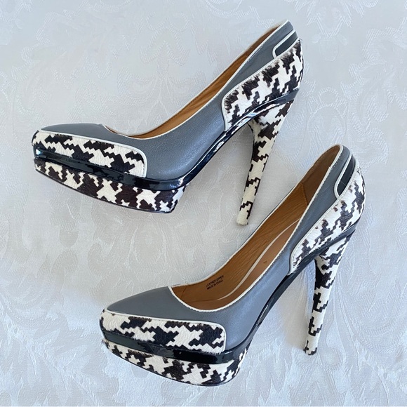 L.A.M.B pointed-toe with black and white houndstooth print pumps - Picture 7 of 8